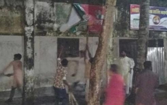 “ময়মনসিংহ ঈশ্বরগঞ্জে জাপার অফিস ভাঙচুর”