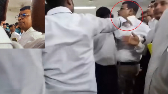 আদালতে বিচারকের সামনে সাংবাদিককে মারধর