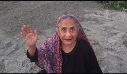 কুমিল্লার সদর দক্ষিণে বৃদ্ধা নারীকে মারধর করে জমি দখল ও বালু ভরাটের অভিযোগ