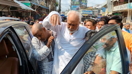 মঞ্চে চেয়ার থেকে ঢলে পড়লেন কাদের সিদ্দিকী