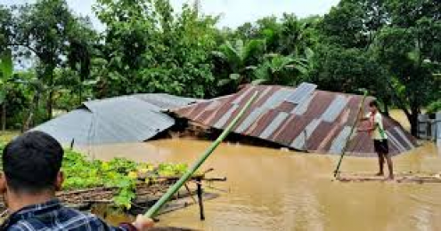 উজানের আকস্মিক ঢলে পানিবন্দি হাজারো মানুষ