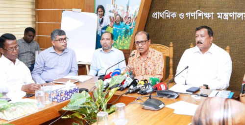 কমছে প্রাথমিকের ছুটি