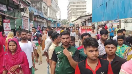 শ্রমিকদের বেতন দাবিতে ঢাকা–ময়মনসিংহ মহাসড়ক অবরোধ