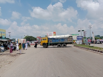 সংসদীয় আসন বহালের দাবিতে ফকিরহাটে হরতাল, নির্বাচন অফিসে তালা