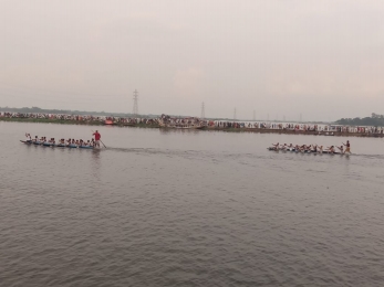 গাজীপুরে ঐতিহ্যবাহী নৌকা বাইচ প্রতিযোগিতা অনুষ্ঠিত 