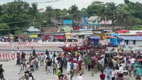ইউএনও এবং নির্বাচন কার্যালয়ে ভাঙচুর ও অগ্নিসংযোগ