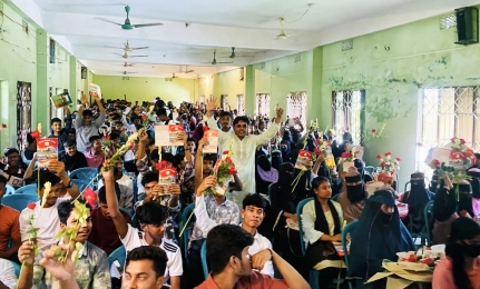 নবীন শিক্ষার্থীদের ফুল দিয়ে বরণ করলো নবীগঞ্জ সরকারি কলেজ ছাত্রদল