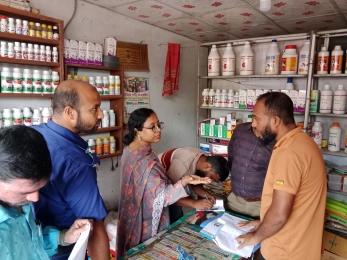 ফকিরহাটে পশু-পাখির ওষুধের দোকানে অভিযান, দুই প্রতিষ্ঠানে জরিমানা