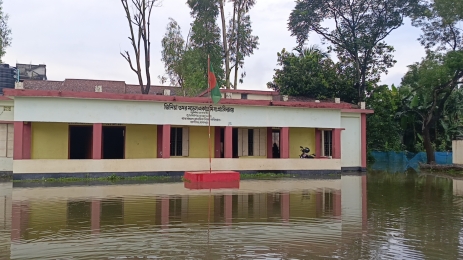রাস্তা নেই, বিদ্যুৎ নেই, ওয়াশ ব্লক নেই — দুর্ভোগে শিক্ষার্থীরা