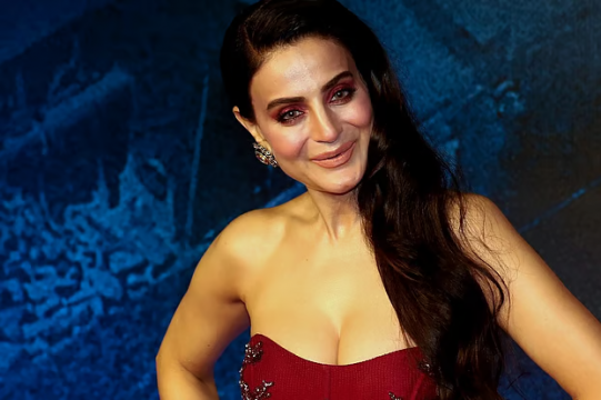 বয়সের কাঁটা অর্ধেক হলেও থামেনি প্রেমের প্রস্তাব