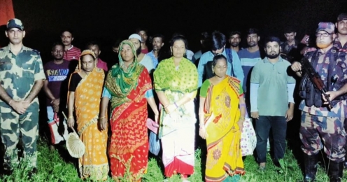 সিমান্তে দিয়ে ১৮ জনকে ফেরত দিয়েছে বিএসএফ