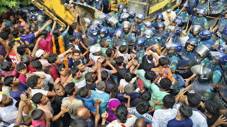খুলনায় পুলিশের সঙ্গে দফায় দফায় সংঘর্ষে সাংবাদিকসহ আহত ৫০