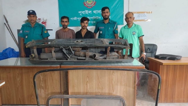 পূবাইলে চুরি যাওয়া কাভার্ড ভ্যানের যন্ত্রাংশ উদ্ধার,গ্রেফতার ২