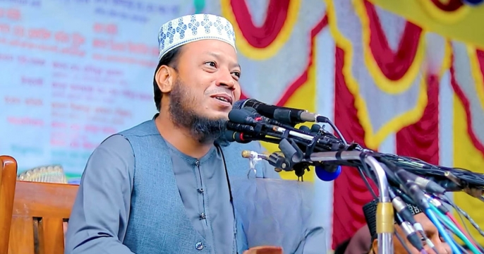 ‘আমি আর এসবের মধ্যে নেই’- ক্ষমা চাইলেন আমির হামজা