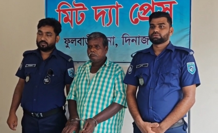 ফুলবাড়ীতে পুলিশের অভিযানে ১০০ লিটার মদ জব্দ