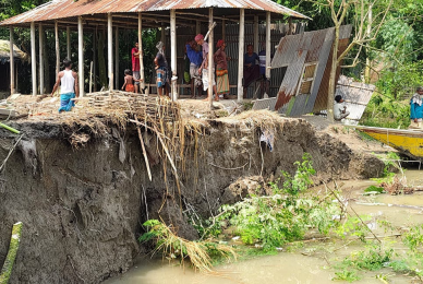 যমুনা নদীর পানি সিরাজগঞ্জ পয়েন্টে বৃদ্ধি পাচ্ছে, দেখা দিয়েছে নদী ভাঙন