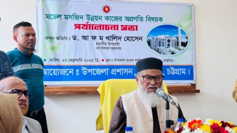 হজযাত্রীদের বিমানভাড়া কমানোর ইঙ্গিত দিলেন ধর্ম উপদেষ্টা