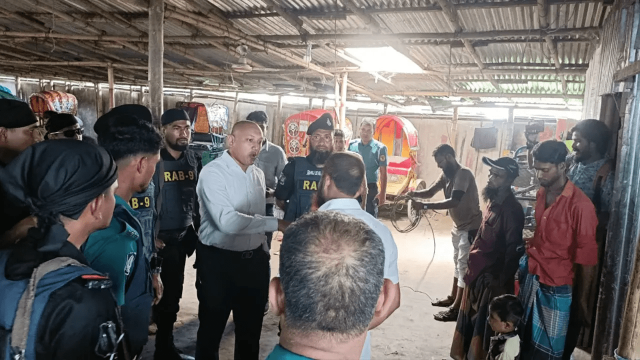 অটোরিকশা গ্যারেজে অভিযান, বিদ্যুৎ সংযোগ বিচ্ছিন্ন