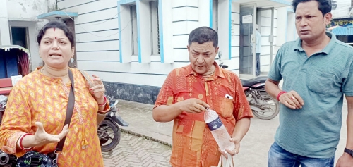 স্ত্রীকে নিয়ে টানাটানি করা সেই দুই পুরুষের জামিন