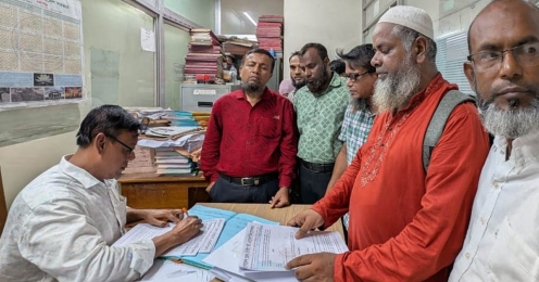 স্বাস্থ্য সহকারীদের কর্মবিরতি: অনিশ্চয়তায় টাইফয়েডের টিকাদান