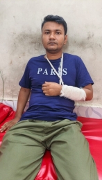 হাকিমপুরে পৌর যুবদলের সদস্য সচিবের ওপর হামলার প্রতিবাদে বিক্ষোভ মিছিল