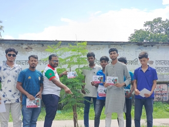 বাগেরহাটে গাছে ঝুলছে ‘জুলাই স্মৃতি নেমপ্লেট’