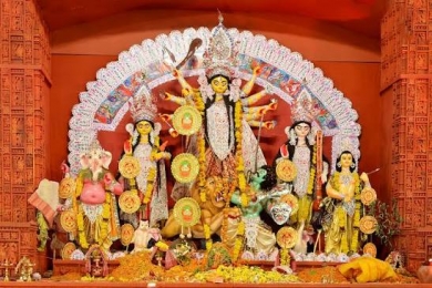 শুভ বিজয়া দশমী : আজ প্রতিমা বিসর্জন, বিদায়ের সুরে মুখর মণ্ডপ