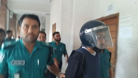 বিমানবন্দরে গ্রেফতার পি কে হালদারের সহযোগী