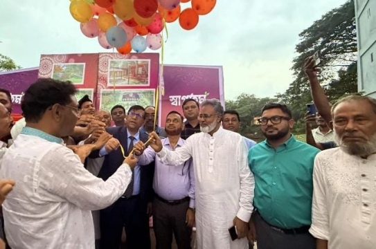 “গ্রিন অ্যান্ড ক্লিন ভালুকা বিভাগীয় কমিশনারের হাতে এক লাখ বৃক্ষরোপণ কর্মসূচির উদ্বোধন”