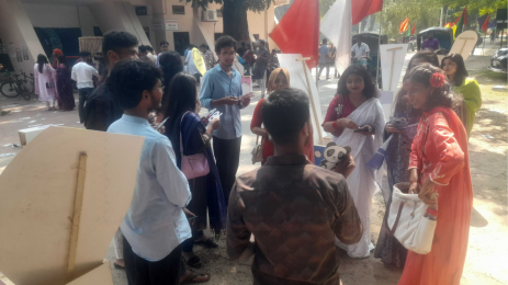 রাকসু নির্বাচন: উৎসবমুখর পরিবেশে চলছে শেষ সময়ের প্রচারণা