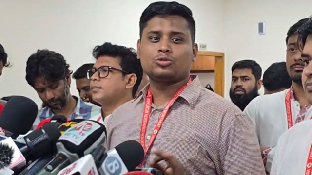 সুষ্ঠু ও নিরপেক্ষ নির্বাচন পরিচালনা করতে পারবে না - ইসি !  