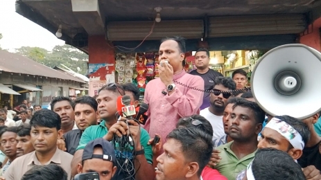 হাতিয়ায় মনোনয়ন প্রত্যাশী বিএনপি নেতার রাষ্ট্রকাঠামো মেরামতে ৩১ দফার লিফলেট বিতরণ ও জনসভা