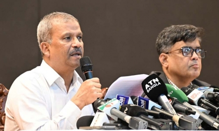 আদালত যাদের পলাতক বলবেন, তারা নির্বাচন করতে পারবেন না  
