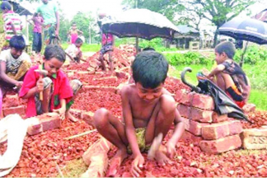 ঝুঁকিপূর্ণ কাজে দেশের ১০ লক্ষাধিক শিশু  