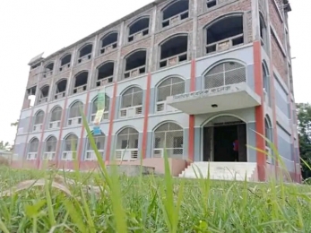 সাংবাদিককে হেনস্তা: নিলক্ষিয়া কলেজের অধ্যক্ষের বিরুদ্ধে তদন্ত দাবি