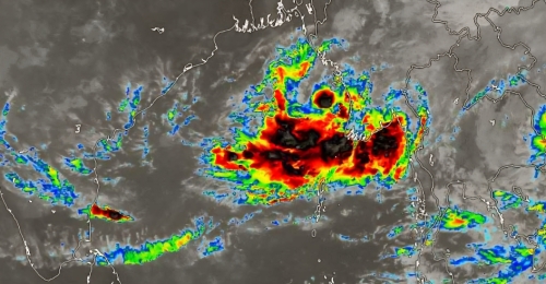 ভারী বৃষ্টিপাতের আভাস, পাহাড় ধসের শঙ্কা।