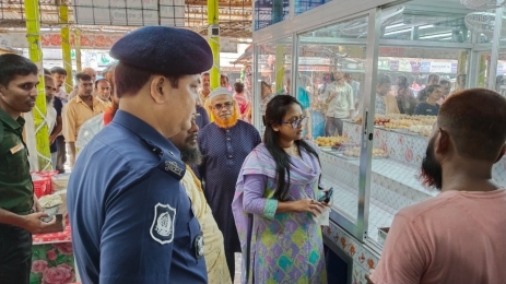 কালাইয়ে পচা খাবার রাখায় বিসমিল্লাহ হোটেলে ভ্রাম্যমাণ আদালতের জরিমানা