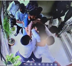 শেরপুর কৃষি প্রণোদনা ভাগ না দেওয়ায় কৃষি কর্মকর্তাকে পেটালেন ছাত্রদল নেতা