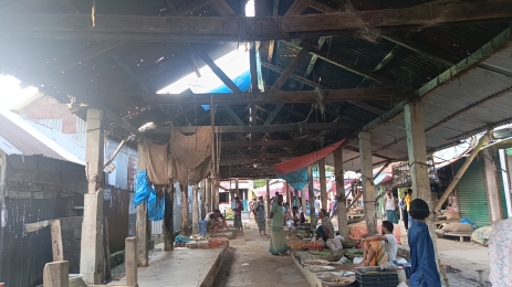 নিলক্ষিয়া বাজারে সরকারি অবকাঠামো উন্নয়ন থমকে — জনদুর্ভোগে ক্রেতা-বিক্রেতারা