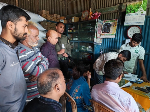  বেশি দামে সার বিক্রি করার অপরাধে ২২ হাজার টাকা জরিমানা 