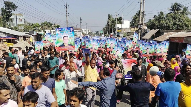 মনোনয়নকে ঘিরে বিএনপি নেতাকর্মীদের মহাসড়ক অবরোধ