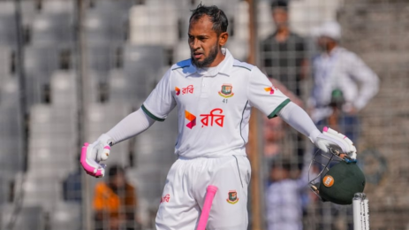 ঢাকার মাঠে প্রথম দিনে, শততম টেস্টে ৯৯ রানে অপরাজিত মুশফিক    