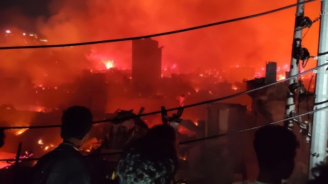 রাজধানীর কড়াইল বস্তিতে অগ্নিকাণ্ড, নিয়ন্ত্রণে ফায়ার সার্ভিসের ১৬ ইউনিট 