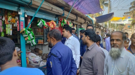 নলছিটিতে ফুটপাত দখলমুক্ত করতে উপজেলা প্রশাসনের  উচ্ছেদ অভিযান।