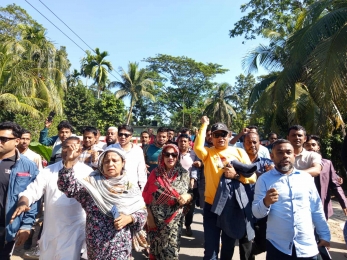 নলছিটিতে বিএনপির সংসদ সদস্য প্রার্থী ইসরাত সুলতানা ইলেন ভুট্টোর গণসংযোগ।