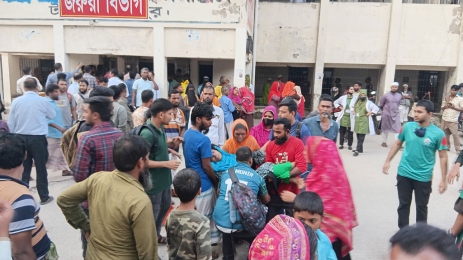 টঙ্গীতে হামিম গ্রুপে কাজ করতে এসে ৫০ শ্রমিক অসুস্থ, কারখানা ছুটি ঘোষণা   