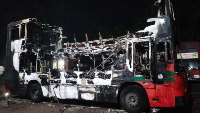  বিআরটিসির ২ বাসে আগুন দিল দুর্বৃত্তরা