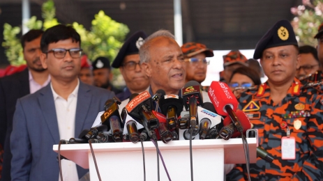 অস্ত্র উদ্ধারে সরকারের ব্যর্থতা নেই : স্বরাষ্ট্র উপদেষ্টা
