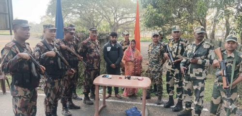 ভারতে অবৈধ অনুপ্রবেশকারী মা-ছেলেকে হস্তান্তর করলো বিএসএফ, পাচারকারী আটক