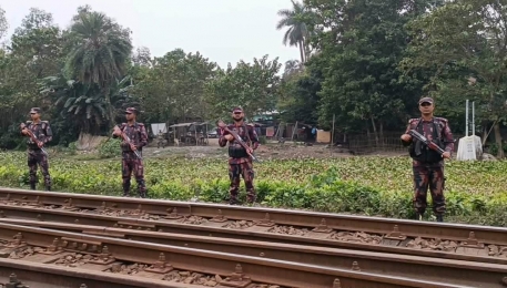 হিলি সীমান্তে টহল জোরদার: নির্বাচন ঘিরে সর্বোচ্চ সতর্কতায় বিজিবি